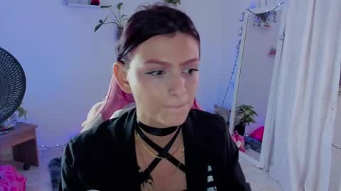 Snapshot of sophie_dolly_ chatting on 12.11.24 sophie doll online show from 12.11.24