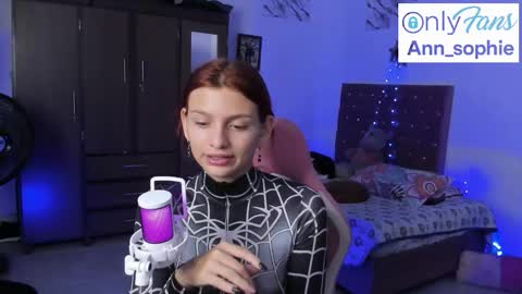 Snapshot of sophie_dolly_ chatting on 10.28.25 sophie doll online show from 10.28.25