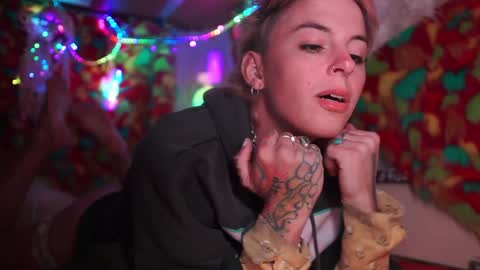 Snapshot of sophie_lovely chatting on 12.21.24 derpy derpington online show from 12.21.24