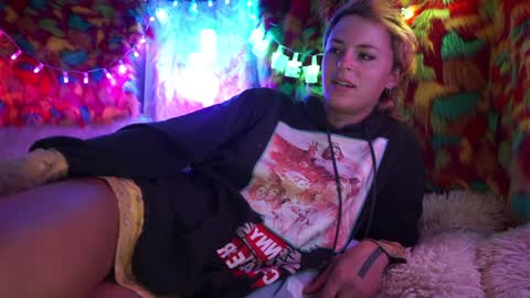 Snapshot of sophie_lovely chatting on 02.06.25 derpy derpington online show from 02.06.25