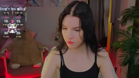 sophie_nomenal_ online show from 10.13.25