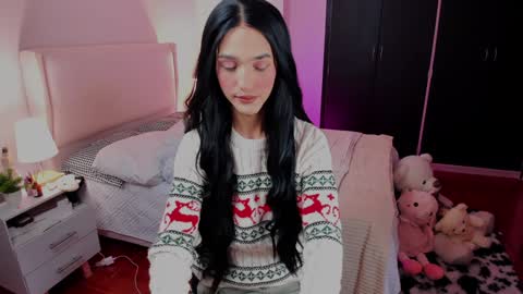 Snapshot of sophiecornett chatting on 12.17.24    online show from 12.17.24