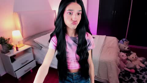 Snapshot of sophiecornett chatting on 01.22.25    online show from 01.22.25