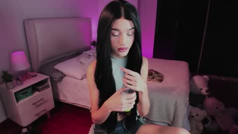 Snapshot of sophiecornett chatting on 09.23.25    online show from 09.23.25