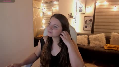 Snapshot of sophiee09_ chatting on 10.15.25 Sophie online show from 10.15.25