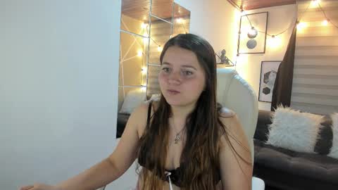 Snapshot of sophiee09_ chatting on 10.20.25 Sophie online show from 10.20.25