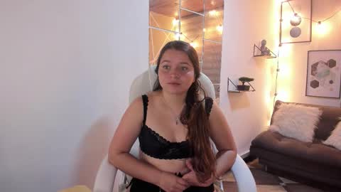 Snapshot of sophiee09_ chatting on 10.21.25 Sophie online show from 10.21.25