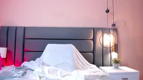 Snapshot of sophiejohnss chatting on 11.01.25 Sophie Johns online show from 11.01.25