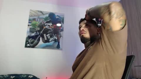 Snapshot of soy_apolo chatting on 09.23.25 soy_apolo online show from 09.23.25