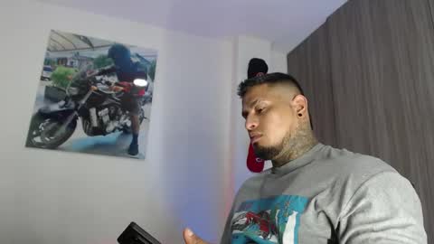 Snapshot of soy_apolo chatting on 10.15.25 soy_apolo online show from 10.15.25