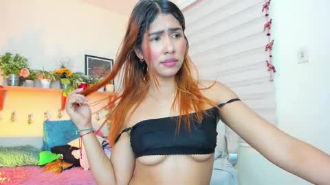 Snapshot of soy_sarah chatting on 02.07.25 Sarah Valentina online show from 02.07.25