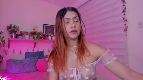 Snapshot of soy_sarah chatting on 02.11.25 Sarah Valentina online show from 02.11.25