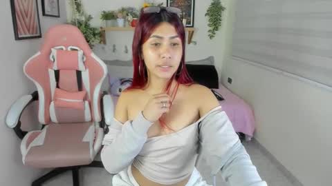 Snapshot of soy_sarah chatting on 10.02.25 Sarah Valentina online show from 10.02.25