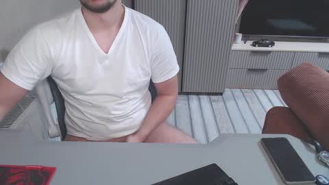 Snapshot of spb78 chatting on 01.12.25 Art online show from 01.12.25