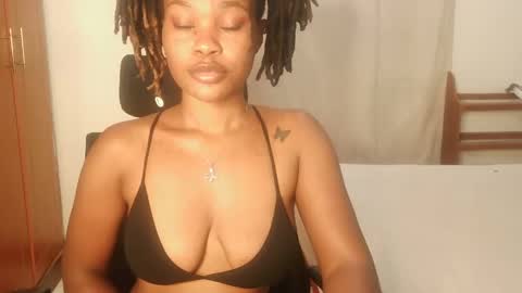 Snapshot of spicy_kerrine chatting on 03.10.25 Spicy kerrine online show from 03.10.25