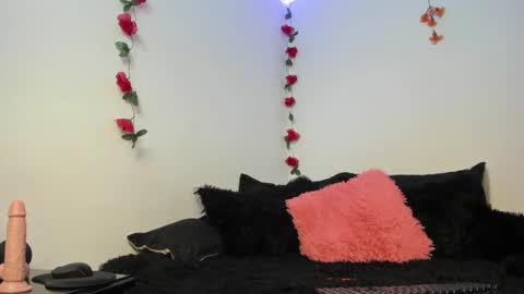 Snapshot of split_girl chatting on 02.12.25 EMMA online show from 02.12.25