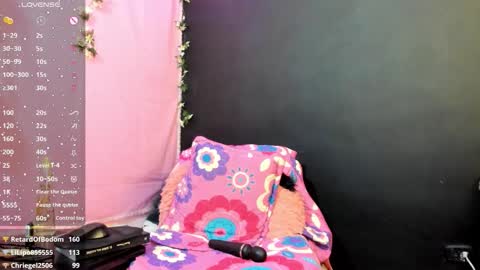 Snapshot of split_girl chatting on 10.09.25 EMMA online show from 10.09.25