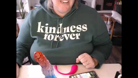 Snapshot of squirtymilfjess chatting on 02.16.25 Messi Jessi online show from 02.16.25