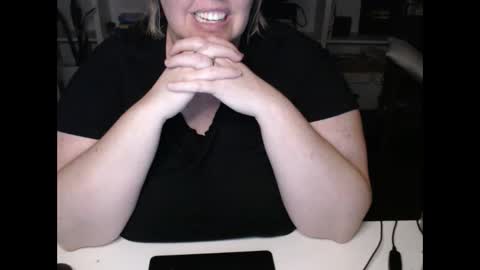 Snapshot of squirtymilfjess chatting on 02.20.25 Messi Jessi online show from 02.20.25