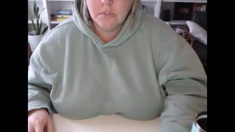 Snapshot of squirtymilfjess chatting on 03.05.25 Messi Jessi online show from 03.05.25