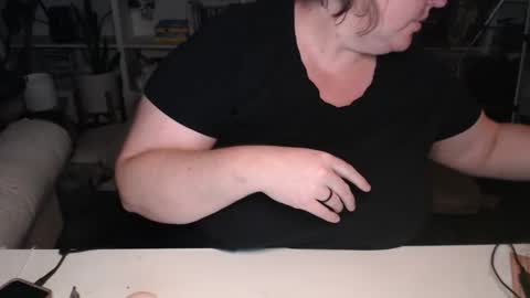 Snapshot of squirtymilfjess chatting on 11.11.25 Messi Jessi online show from 11.11.25