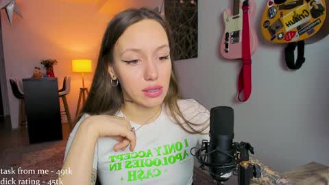 Snapshot of sshawty chatting on 12.18.24 Anni if Im offline for a long time Im depressed feel free to support me offline online show from 12.18.24