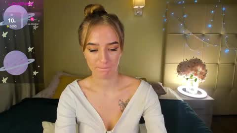 Snapshot of stacy_riiver chatting on 02.21.25 Stacy Mon Tue Wed Thu Fri Sun GMT GMT 3 1000am - 0400pm  online show from 02.21.25