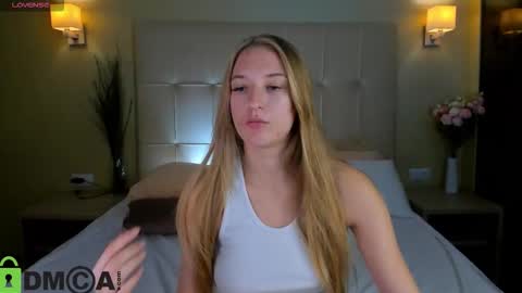 Snapshot of stacy_riiver chatting on 09.19.25 Stacy Mon Tue Wed Thu Fri Sun GMT GMT 3 1000am - 0400pm  online show from 09.19.25