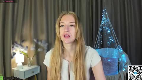 Snapshot of stacy_riiver chatting on 09.30.25 Stacy Mon Tue Wed Thu Fri Sun GMT GMT 3 1000am - 0400pm  online show from 09.30.25