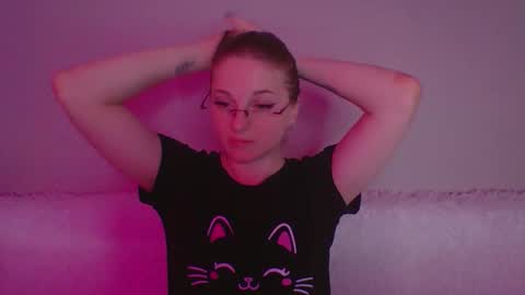 Snapshot of star_girlish chatting on 10.24.25 star_girlish online show from 10.24.25