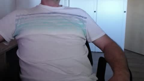 Snapshot of stefan2580 chatting on 12.25.24 Stefan online show from 12.25.24