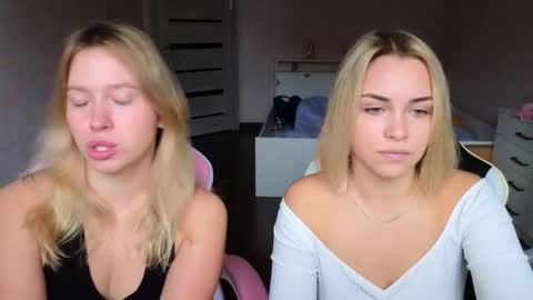 Snapshot of stefany_and_bettany chatting on 10.15.25 stefany_and_bettany online show from 10.15.25