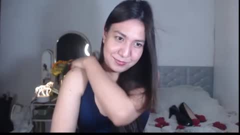 Snapshot of stellahugets chatting on 10.05.25 Stella online show from 10.05.25