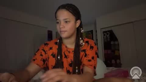 Snapshot of stellstar chatting on 11.12.25 stells online show from 11.12.25