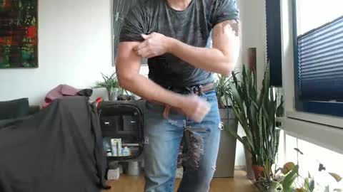 Snapshot of steveo_85 chatting on 02.22.25 white beef online show from 02.22.25