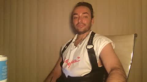 Snapshot of stevey_94 chatting on 10.28.25 gay tease online show from 10.28.25