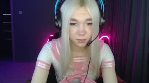 Snapshot of stiff_boys chatting on 10.28.25 Steve online show from 10.28.25