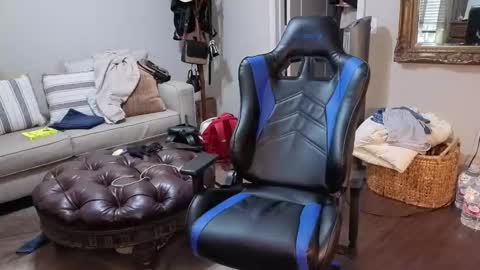 Snapshot of str8whiteboy21 chatting on 09.20.25 str8whiteboy21 online show from 09.20.25