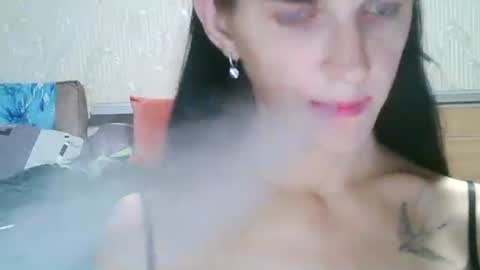 Snapshot of strawberry_storm chatting on 10.05.25 Strawberry Storm online show from 10.05.25