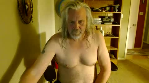 Snapshot of stroknpoker chatting on 10.04.25 stroknpoker online show from 10.04.25