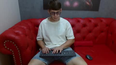 stuart_white online show from 10.05.25