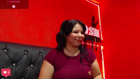 Snapshot of submissive__atina chatting on 12.28.24 Nicky online show from 12.28.24