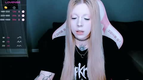 Snapshot of succubus_leslie chatting on 10.26.25 succubus_leslie online show from 10.26.25