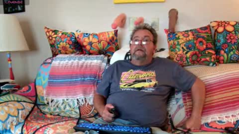 Snapshot of suenixon chatting on 10.15.25 suenixon online show from 10.15.25