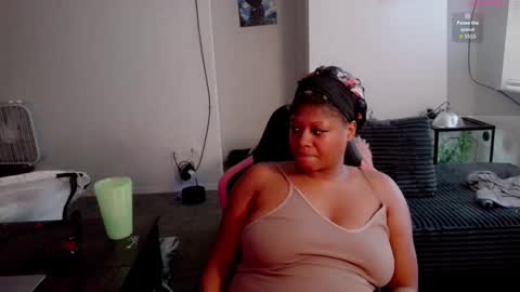 Snapshot of sugarbearlove87 chatting on 11.02.25 lexi love online show from 11.02.25