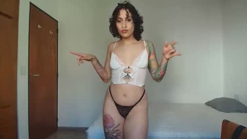 Snapshot of sugarforyoubody chatting on 10.31.25 Sugarforyourbody online show from 10.31.25