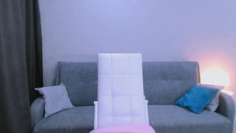 Snapshot of summer_finn chatting on 10.19.25 Christina online show from 10.19.25