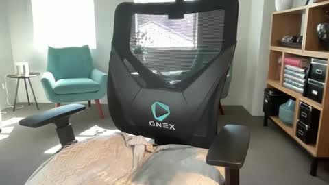 Snapshot of summerfun1975 chatting on 02.10.25 Summerfun online show from 02.10.25