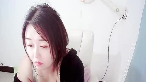 Snapshot of sun_yummy chatting on 12.10.24 Lucis online show from 12.10.24