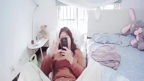 Snapshot of sun_yummy chatting on 03.09.25 Lucis online show from 03.09.25